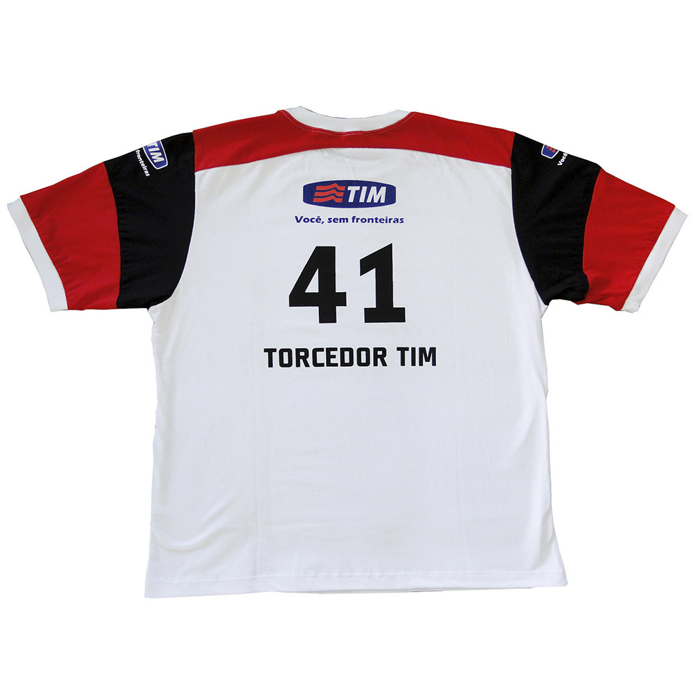Camiseta com recorte nas mangas e nos ombros