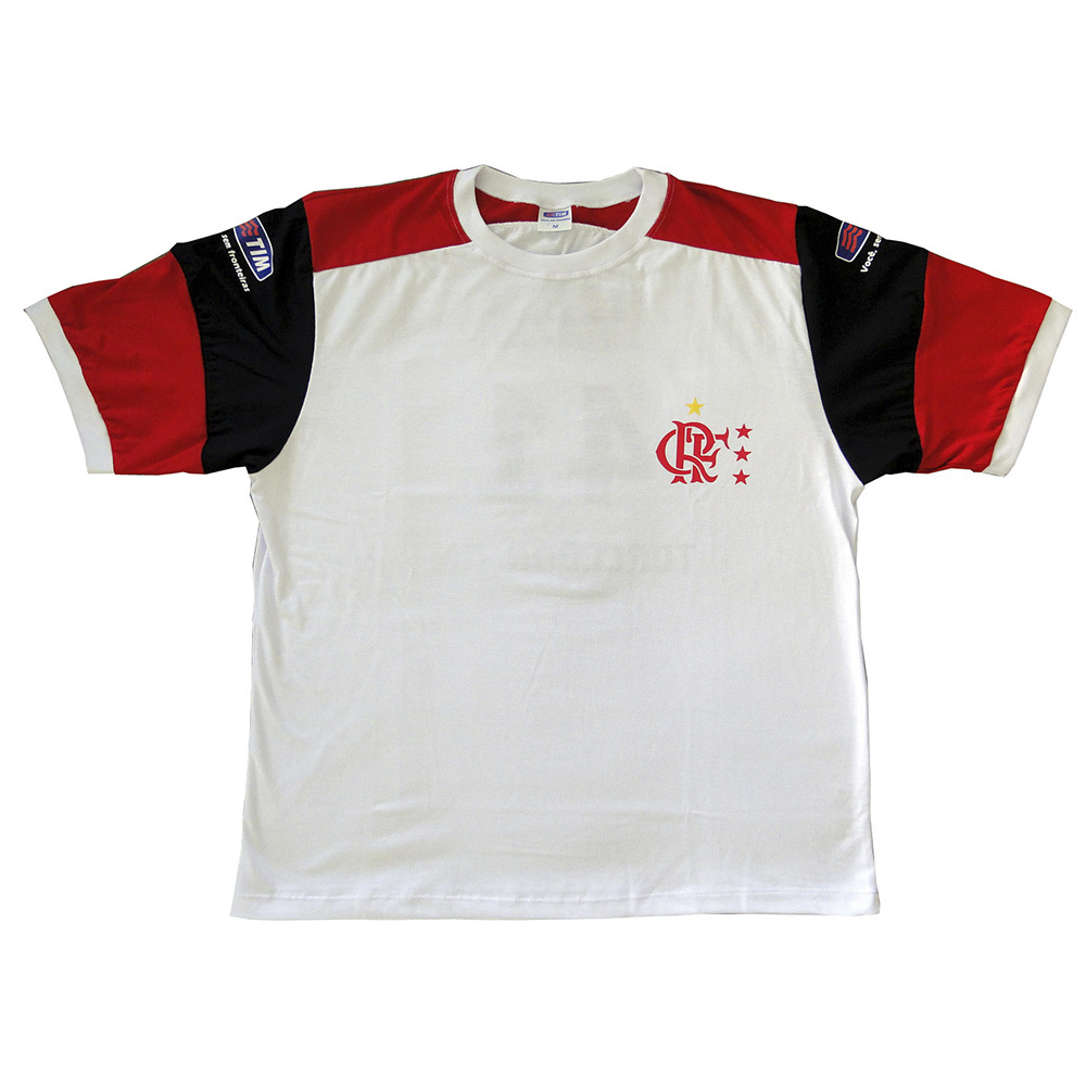 Camiseta com recorte nas mangas e nos ombros